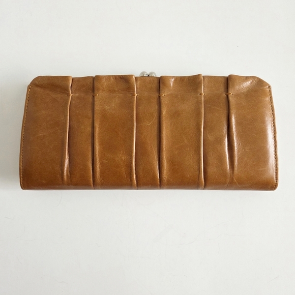 HOBO New Distressed Ruched Leather Tan/Brown Wallet Kisslock Clutch Phone Pocket - Picture 3 of 12